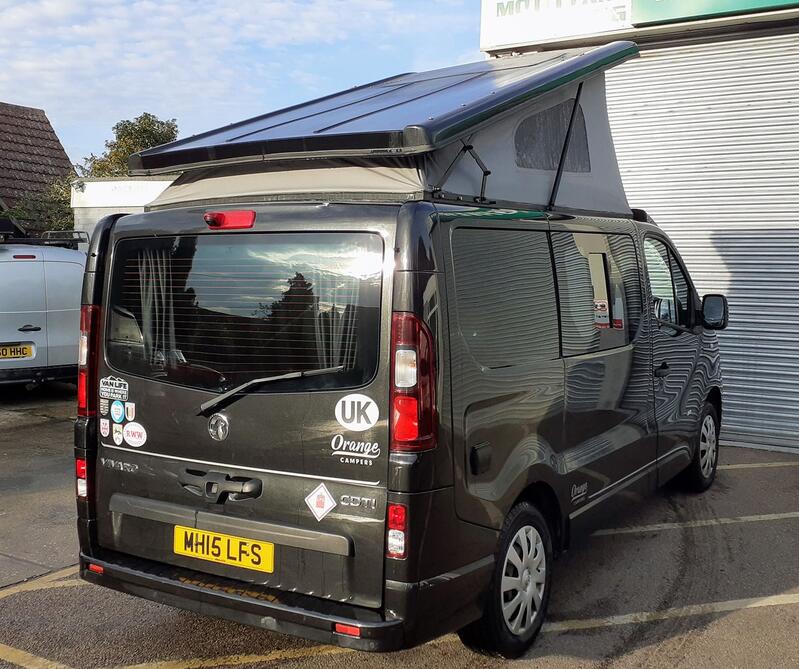 VAUXHALL VIVARO
