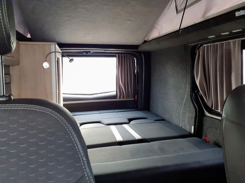 VAUXHALL VIVARO