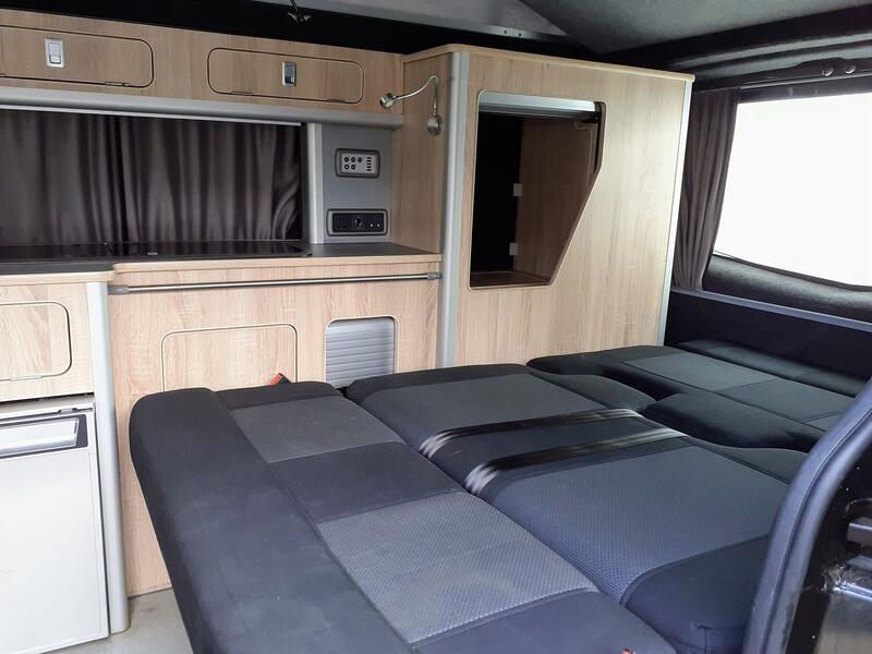 VAUXHALL VIVARO