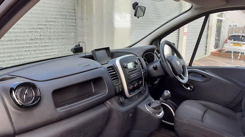 VAUXHALL VIVARO