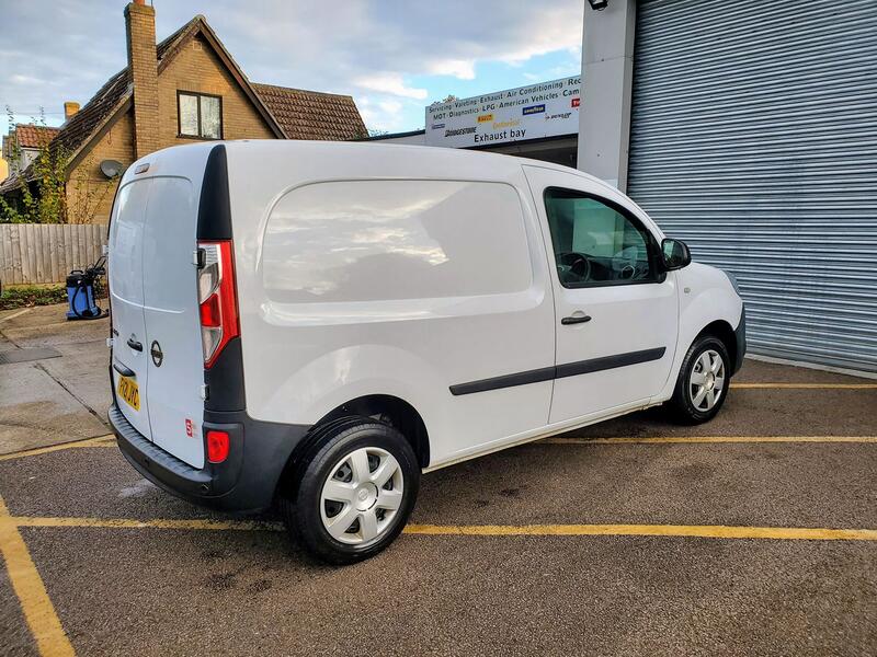 NISSAN NV250